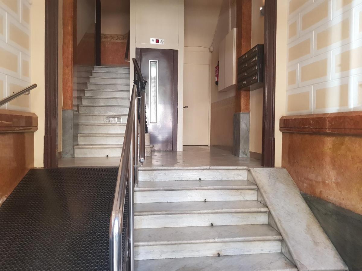 Apartament Barcelona Housing Recommend For Students Zewnętrze zdjęcie